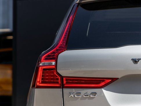 Used 2023 Volvo XC60 B5 Ultimate w/ Climate Package image 11