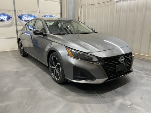 Used 2023 Nissan Altima 2.5 SR image 1