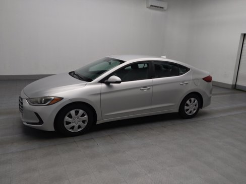 Used 2017 Hyundai Elantra SE image 2