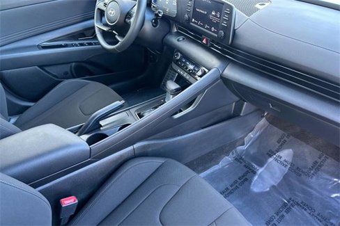 Used 2025 Hyundai Elantra Sport image 16