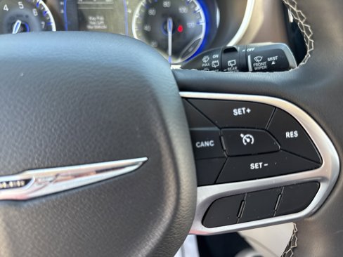 Used 2023 Chrysler Voyager LX image 17