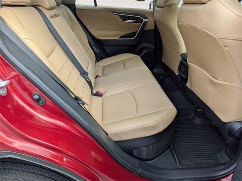 Used 2021 Toyota RAV4 XLE Premium image 29