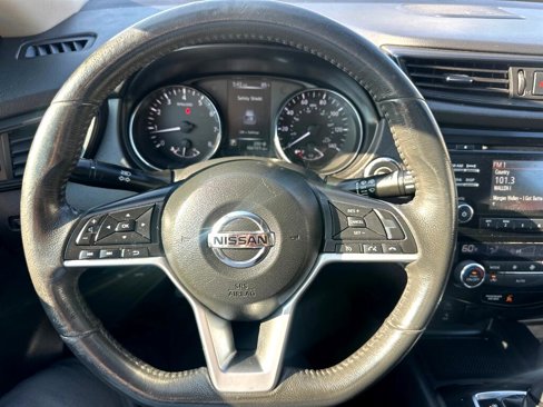 Used 2017 Nissan Rogue SV image 38