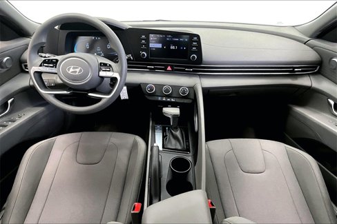Certified 2025 Hyundai Elantra SE image 15