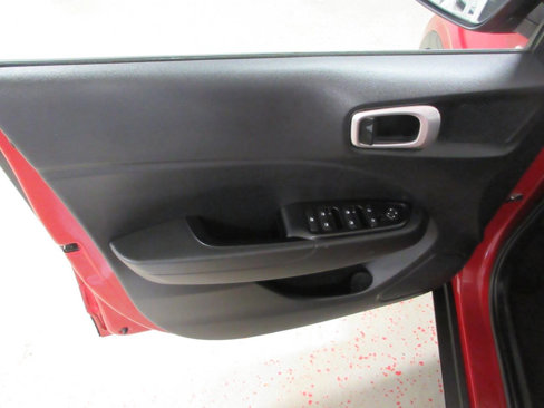 Used 2020 Hyundai Venue SE image 24