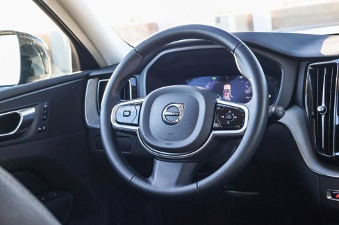 Used 2025 Volvo XC60 B5 Plus image 17