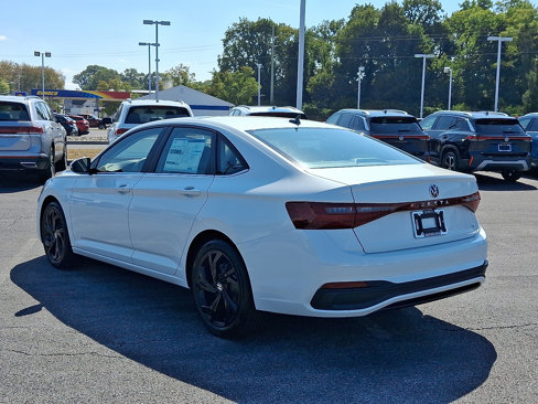 New 2025 Volkswagen Jetta SE image 3