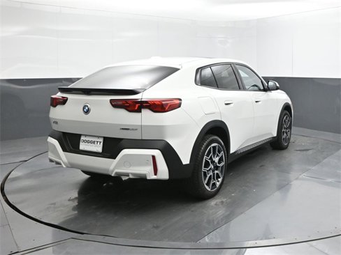 Certified 2025 BMW X2 xDrive28i image 11
