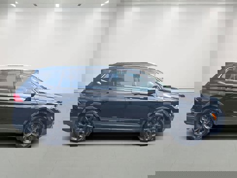 Used 2024 Volkswagen Tiguan SE image 3