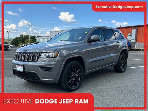 Used 2022 Jeep Grand Cherokee Laredo X image 1