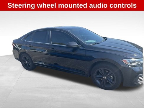 Used 2024 Volkswagen Jetta SE w/ Panoramic Sunroof Package image 7