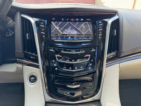 Used 2016 Cadillac Escalade ESV Luxury image 33