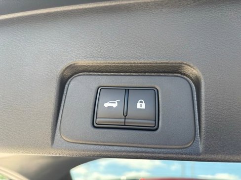 Used 2024 Nissan Rogue SV image 26