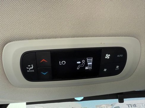 Used 2021 Chrysler Pacifica Touring-L image 18