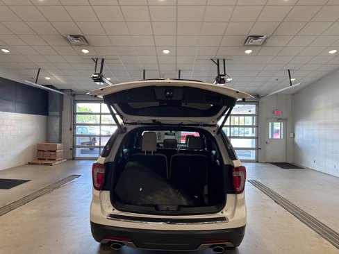 Used 2018 Ford Explorer XLT w/ Equipment Group 202A image 17