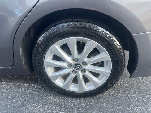 Used 2018 Toyota Camry LE image 12