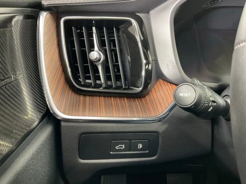 Certified 2023 Volvo XC60 T8 Ultimate w/ Climate Package image 20