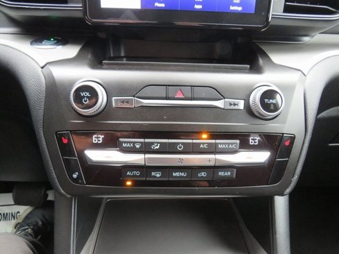 Used 2020 Ford Explorer XLT w/ Comfort Package image 16