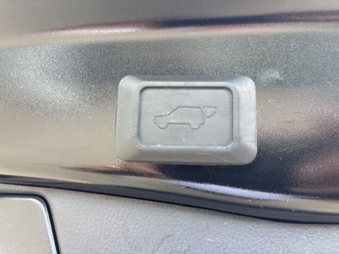 Used 2021 Toyota RAV4 XLE image 18