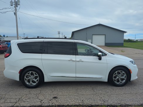 Used 2023 Chrysler Pacifica Limited image 9