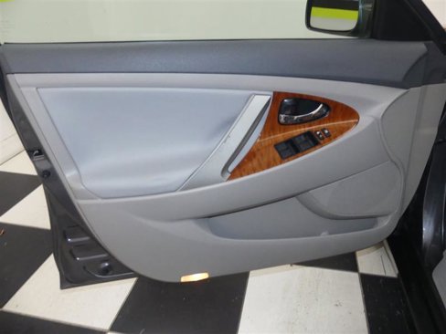Used 2009 Toyota Camry XLE image 18