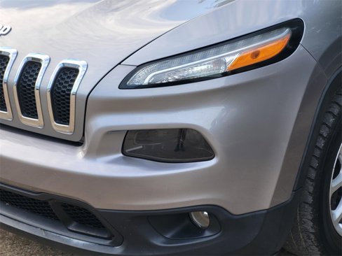 Used 2017 Jeep Cherokee Latitude image 4
