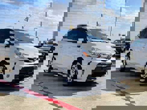 Used 2016 Toyota Prius V Four image 8