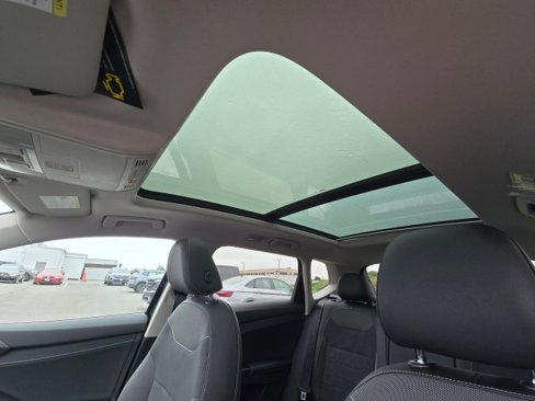 New 2025 Volkswagen Taos SE image 24