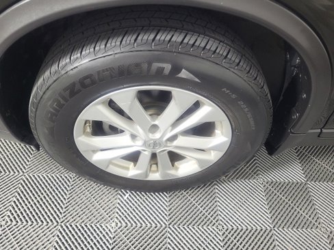 Used 2016 Nissan Rogue SV w/ SV Moonroof Package image 6