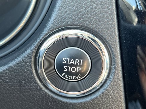 Used 2020 Nissan Rogue SV image 16