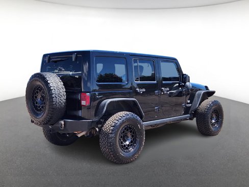 Used 2011 Jeep Wrangler Unlimited 70th Anniversary w/ Connectivity Group image 3