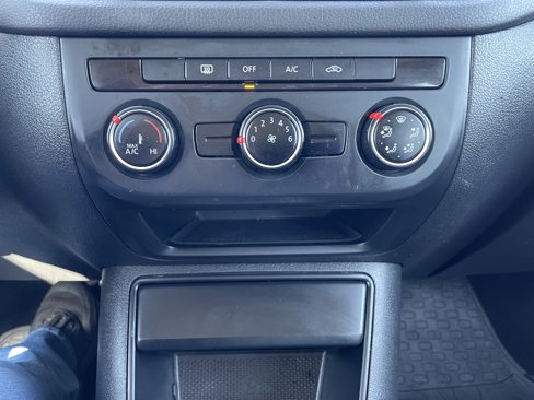 Used 2013 Volkswagen Tiguan S image 20