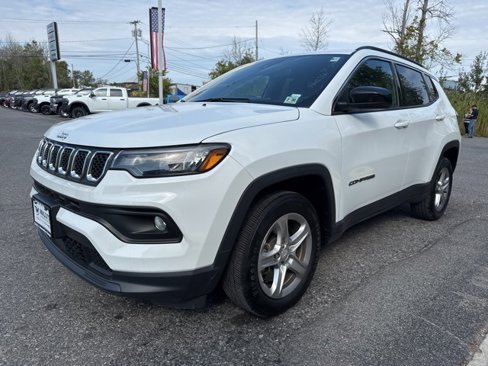 Used 2024 Jeep Compass Latitude image 3