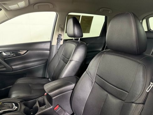 Used 2020 Nissan Rogue SL image 16