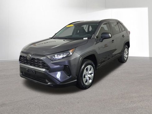 Used 2021 Toyota RAV4 LE image 1