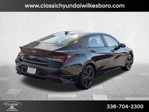 Used 2022 Hyundai Elantra SEL w/ Preferred Accessory Package image 5