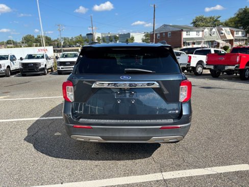 Used 2022 Ford Explorer XLT w/ Equipment Group 202A image 3