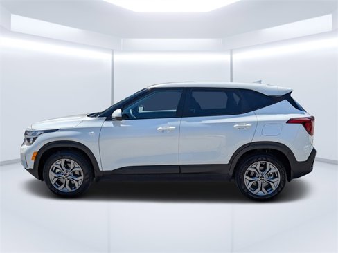 Used 2024 Kia Seltos LX image 2