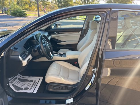 Used 2018 Honda Accord Touring image 21