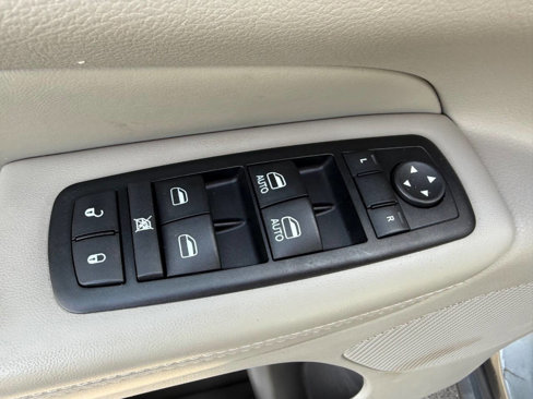 Used 2012 Jeep Grand Cherokee Laredo w/ Laredo E Group image 19