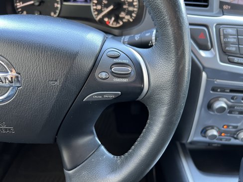 Used 2018 Nissan Pathfinder SL image 32