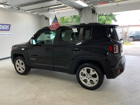 Used 2017 Jeep Renegade Limited image 3