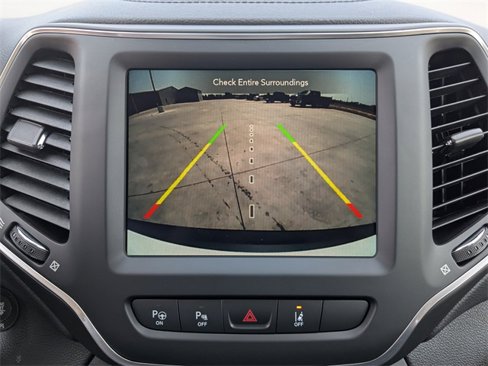 Used 2023 Jeep Cherokee Altitude Lux image 19