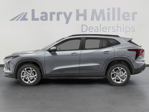 Used 2024 Chevrolet Trax LT w/ Driver Confidence Package image 3