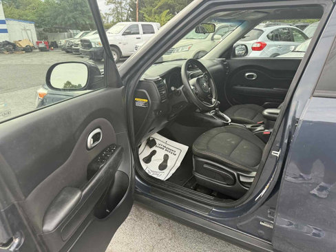 Used 2016 Kia Soul + image 9