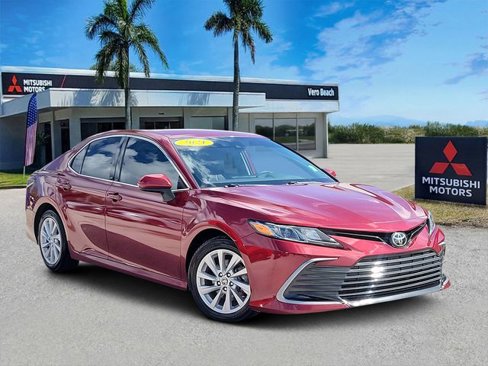 Used 2021 Toyota Camry LE image 1