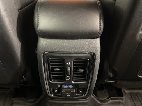 Used 2020 Jeep Grand Cherokee Limited w/ Luxury Group II image 17