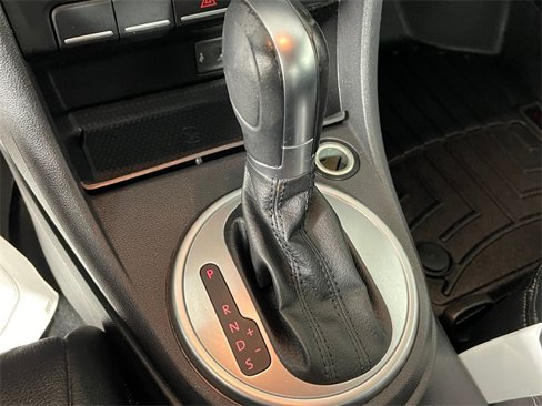 Used 2018 Volkswagen Beetle 2.0T S image 10