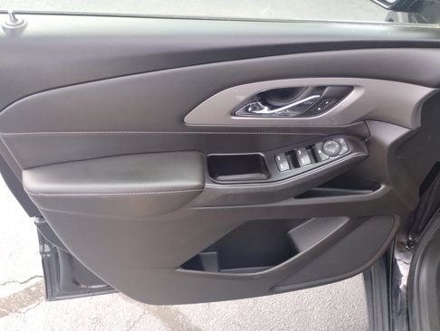 Used 2020 Chevrolet Traverse LS image 10