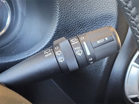 Used 2015 Jeep Wrangler Unlimited Sahara w/ Connectivity Group image 31